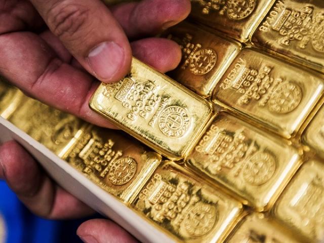 Giá vàng hôm nay 6/1: Vừa tăng đã giảm mạnh, dân buôn &quot;chóng mặt&quot;