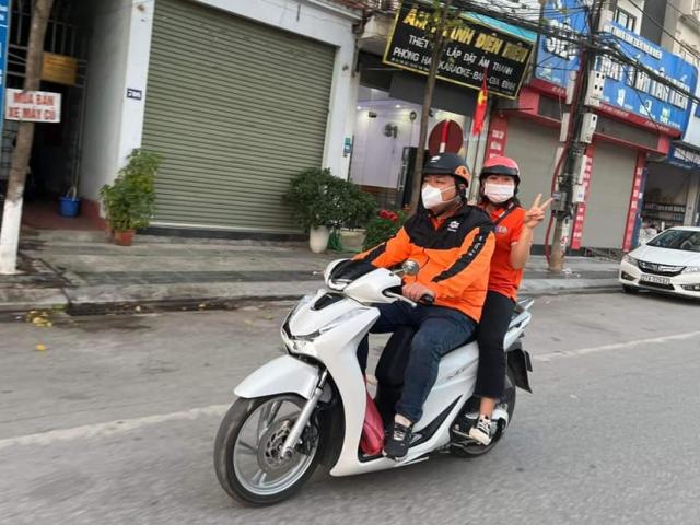 Chủ tịch FPT Telecom &quot;giả dạng&quot; làm nhân viên thu cước và cái kết không ngờ