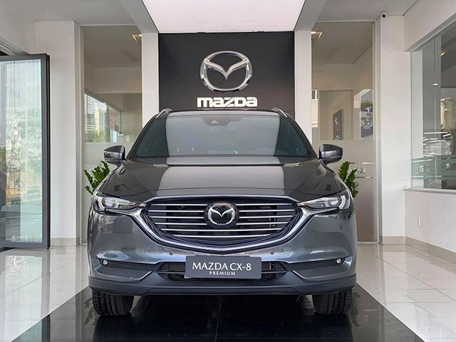 Mazda CX-8 giảm giá 'sập sàn' cộng dồn ưu đãi 50% phí trước bạ