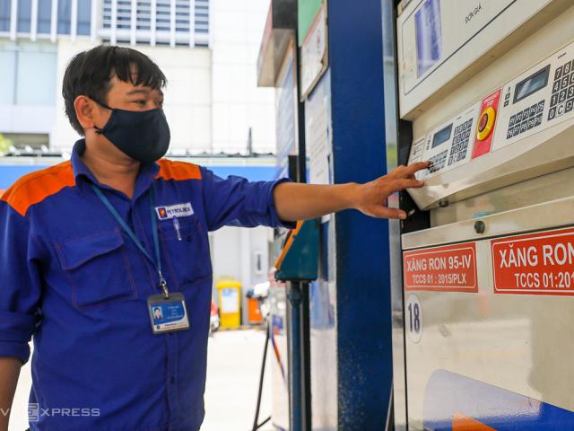 Giá xăng dầu tăng lần thứ 6 liên tiếp, cao nhất từ trước tới nay kể từ 15h chiều nay 1/3