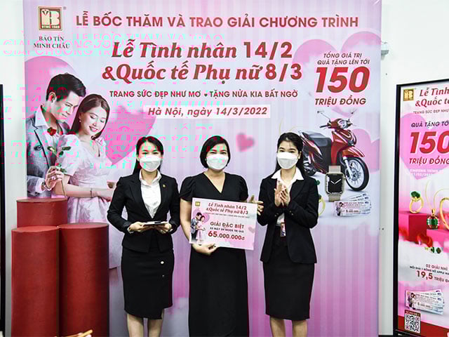 Bảo Tín Minh Châu trao 150 triệu đồng cho khách trúng thưởng dịp valentine và 8/3
