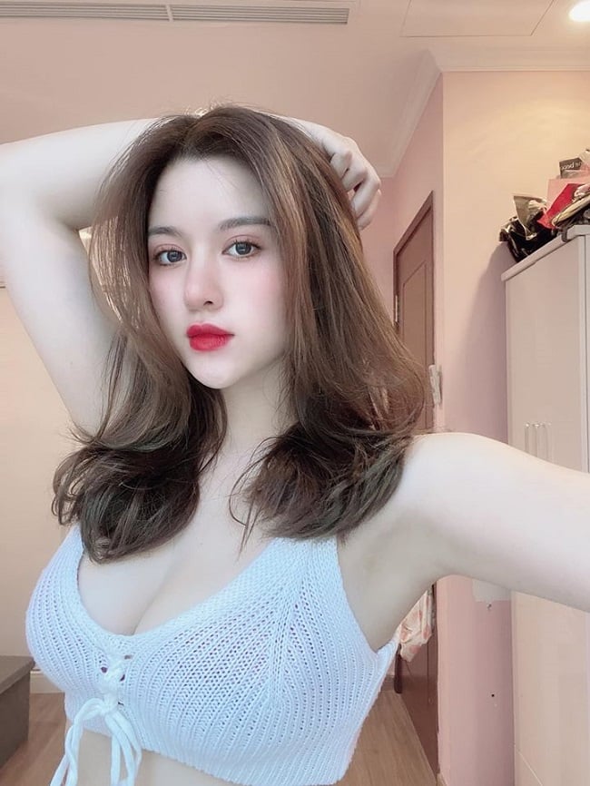 Nữ công sở cực xinh ở Quảng Ngãi không ngại thị phi khi theo đuổi style quyến rũ