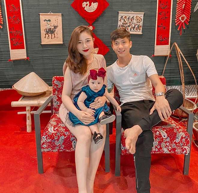 Vợ đăng ảnh mơn mởn như gái mới lớn, Văn Đức vào bình luận bất ngờ