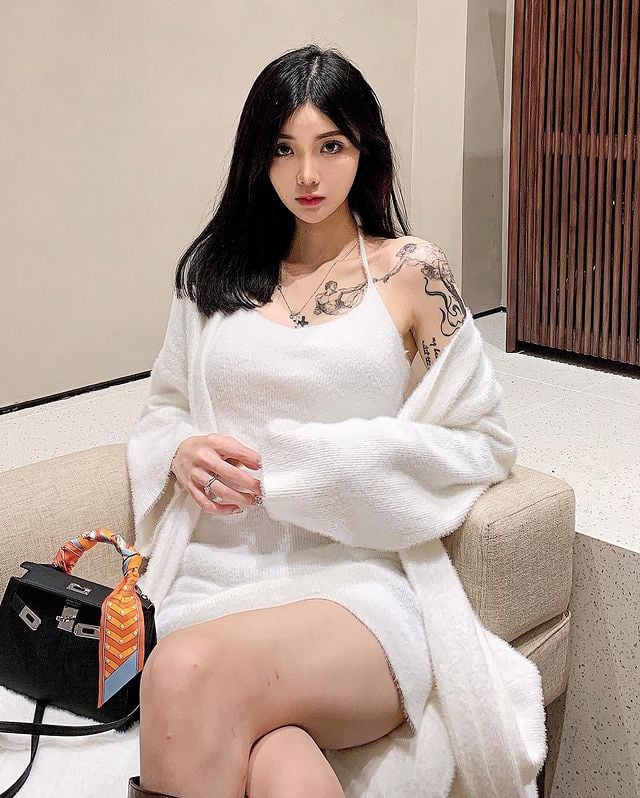 Hot girl Trung Quốc xinh đẹp với gu mặc nhẹ nhàng