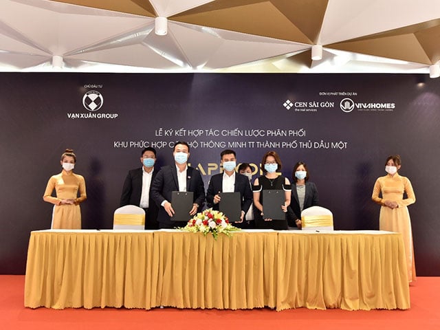 Lễ ký kết hợp tác chiến lược phân phối Happy One - Central giai đoạn 2