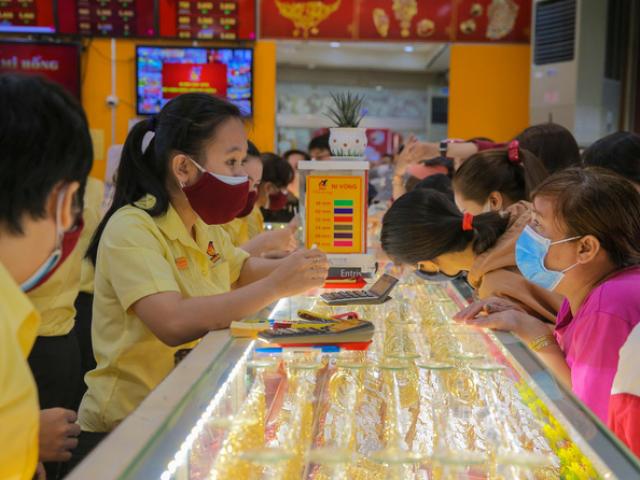 Giá vàng hôm nay 29/5: Đột ngột đảo chiều tăng vọt lên đỉnh 