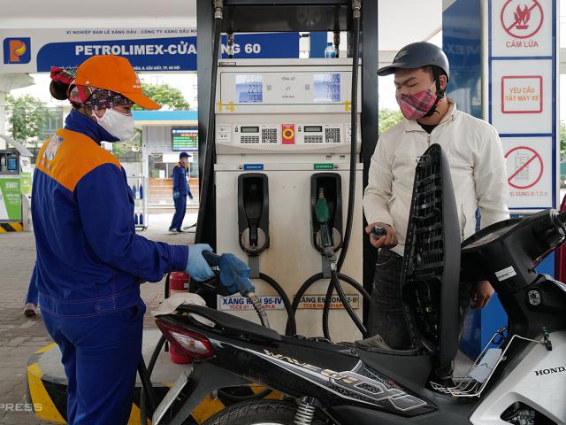 Giá dầu hôm nay 30/5: Đón nhận hàng loạt thông tin tích cực, giá dầu thô liên tục tăng