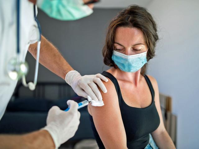 Hiệu quả khi tiêm 2 mũi vaccine Pfizer, AstraZeneca đối với biến chủng Covid-19 từ Ấn Độ