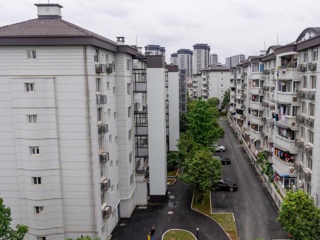Trả phí đi thang máy mỗi ngày, chuyện chưa từng có ở Trung Quốc