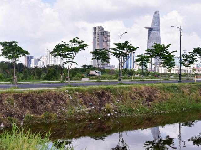 30 người "ra tay", khu đô thị Thủ Thiêm như được gột rửa