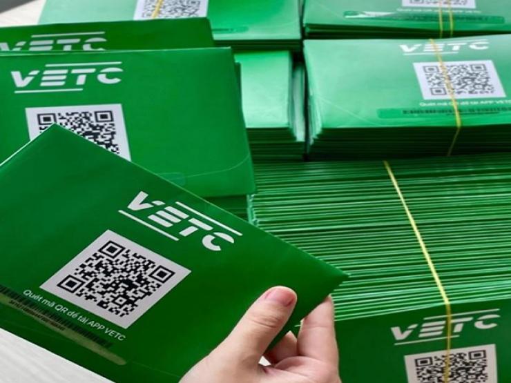 Tự dán thẻ thu phí không dừng VETC chỉ trong ba phút