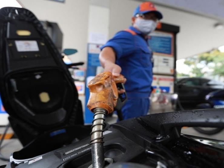 Giá xăng dầu hôm nay 19/6: Lao dốc tuần đầu tiên do lo ngại lạm phát