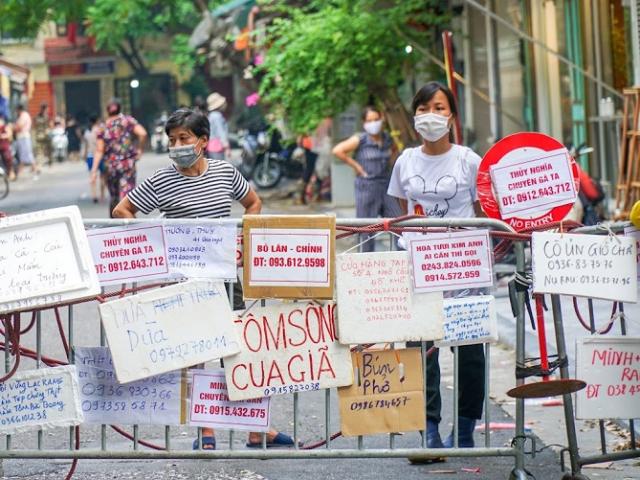 Hà Nội: Tiểu thương đặt biển bán hàng kín chốt kiểm soát và cái kết không ngờ
