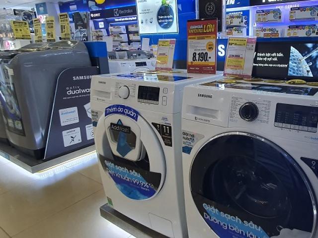 Hàng điện máy đua nhau giảm giá sốc tới 70%, máy giặt cửa đứng chỉ từ 2 triệu đồng/chiếc