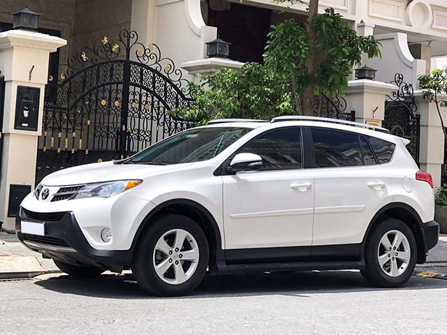 Toyota RAV4 nhập Mỹ sau 5 năm sử dụng giá bán cao hơn Honda CR-V mới
