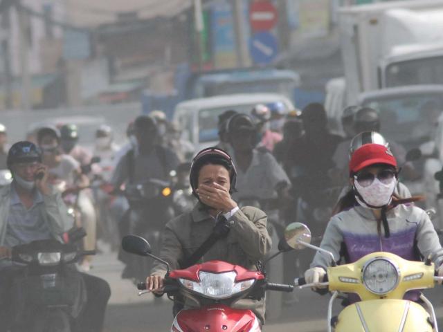 Để giảm ô nhiễm không khí: Hãy bắt đầu từ giao thông