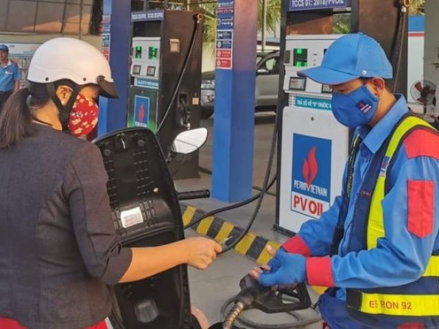 Giá xăng dầu hôm nay 5/10: Tăng mạnh, đứng vững ở mức cao nhất 7 năm qua