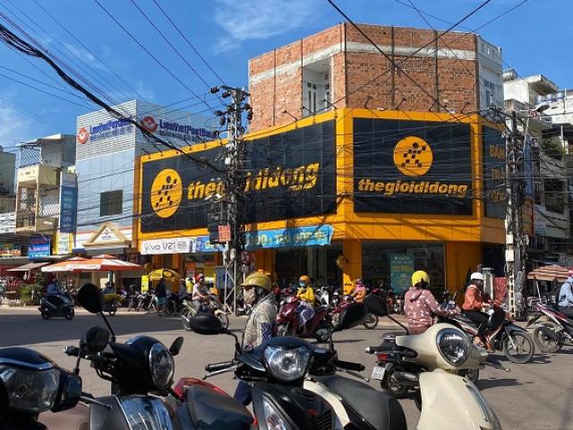 Dính lùm xùm thuê mặt bằng, người dùng vào Fanpage Thế giới Di động đòi giảm 70% giá sản phẩm
