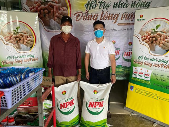 Phân bón Cà Mau chia sẻ khó khăn với nông dân trồng lúa