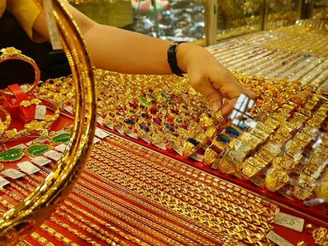 Giá vàng hôm nay 11/12: Phiên cuối tuần tăng vọt