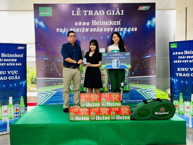 Trao giải cuộc thi “Cùng Heineken trải nghiệm quần vợt đỉnh cao”