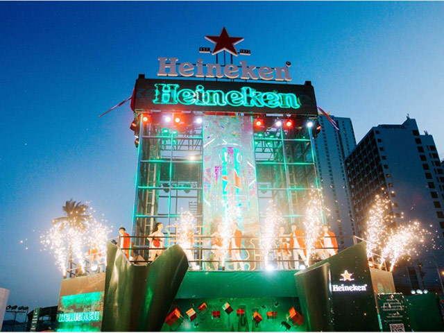 Siêu hộp quà Heineken hạ cánh gây “chấn động” mùa lễ hội